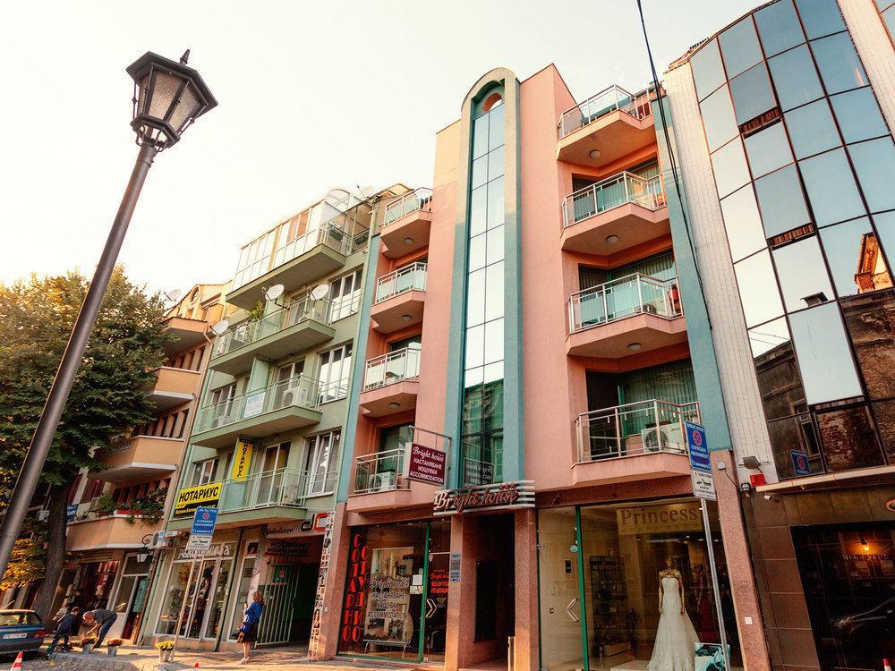 Bright House Aparthotel Plovdiv Exteriör bild